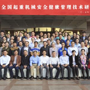 ��һ��ȫ��(gu��)���ؙC(j��)е��ȫ�����������g(sh��)��ӑ��(hu��)